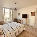De La Belle Vue *